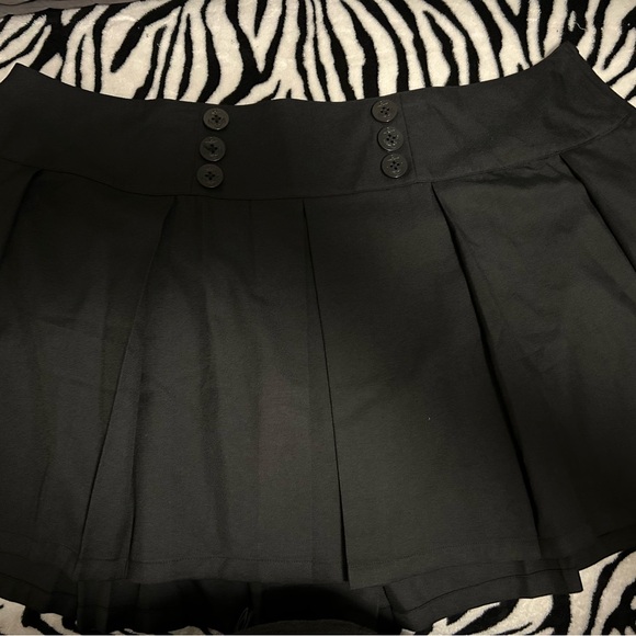 NWTs plus sz 3x black pleated/sailor skirt from hottopic - Picture 3 of 4